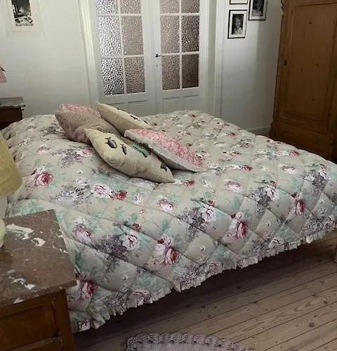 Agnes אוסטנדה